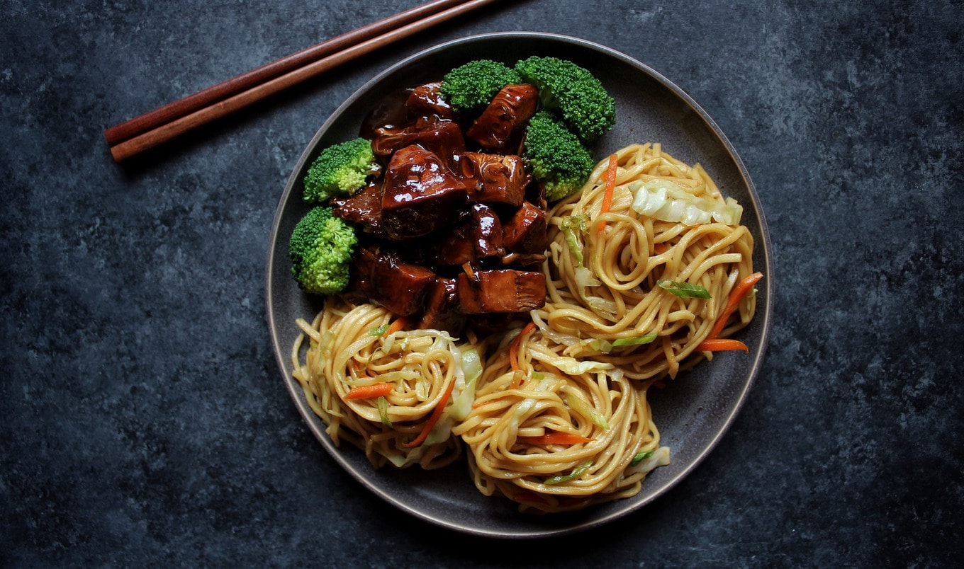 Vegan Bourbon Jackfruit Chicken With Chow Mein