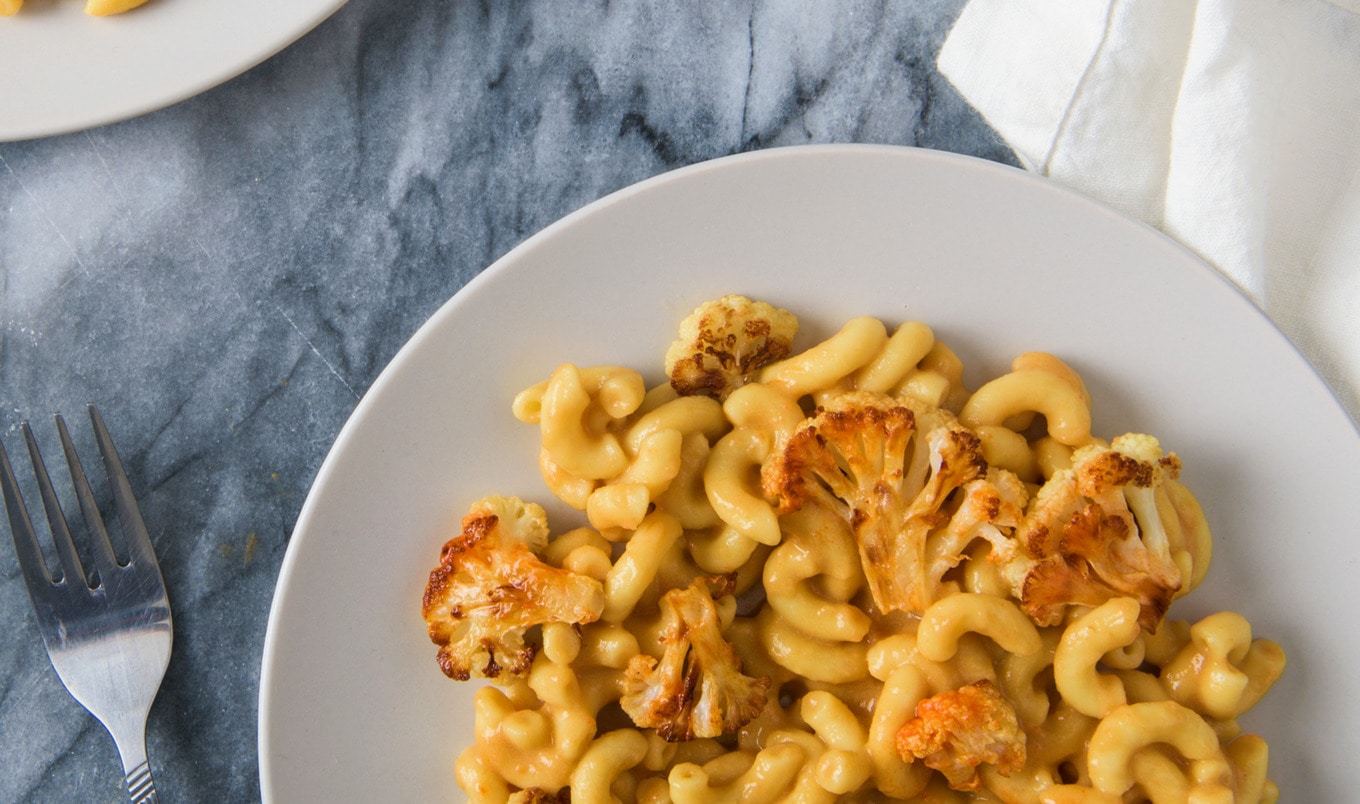 Spicy Vegan Buffalo Cauliflower Mac and Cheese