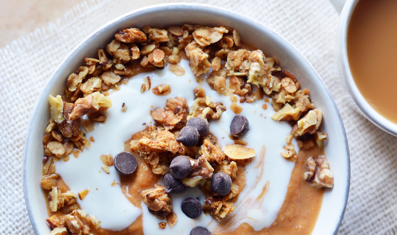 Silky Vegan Pumpkin Pie Smoothie Bowl