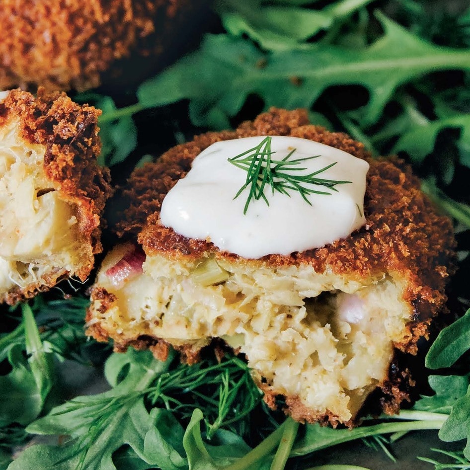 Crispy Vegan Crabless Cakes With Horseradish-Dill Aioli