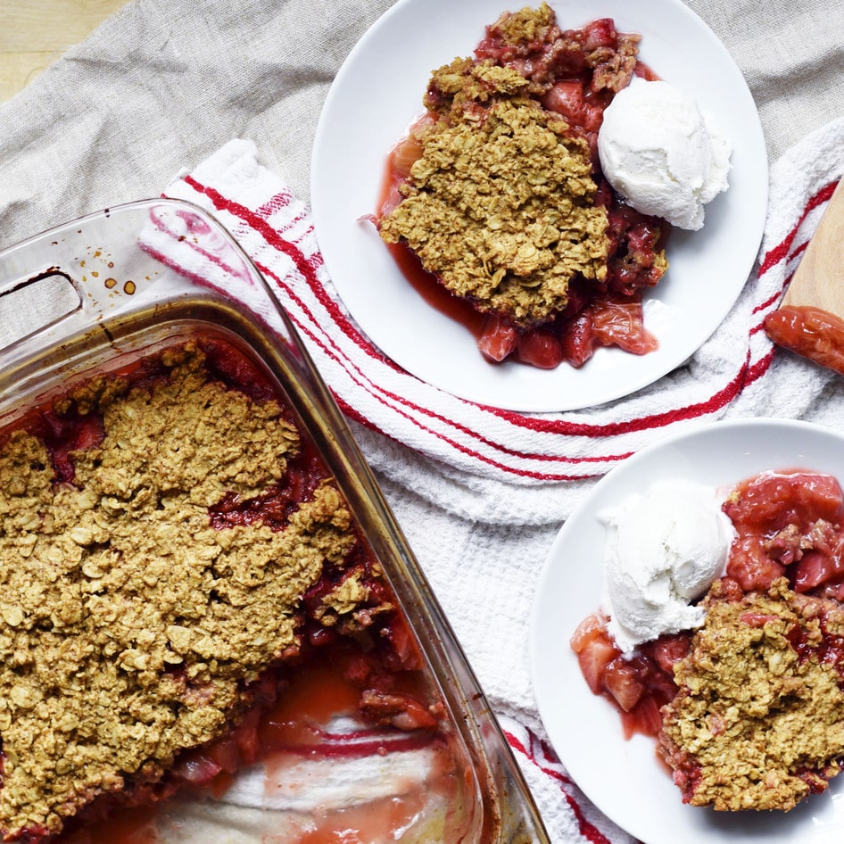 Tangy-Sweet Vegan Strawberry Rhubarb Crisp