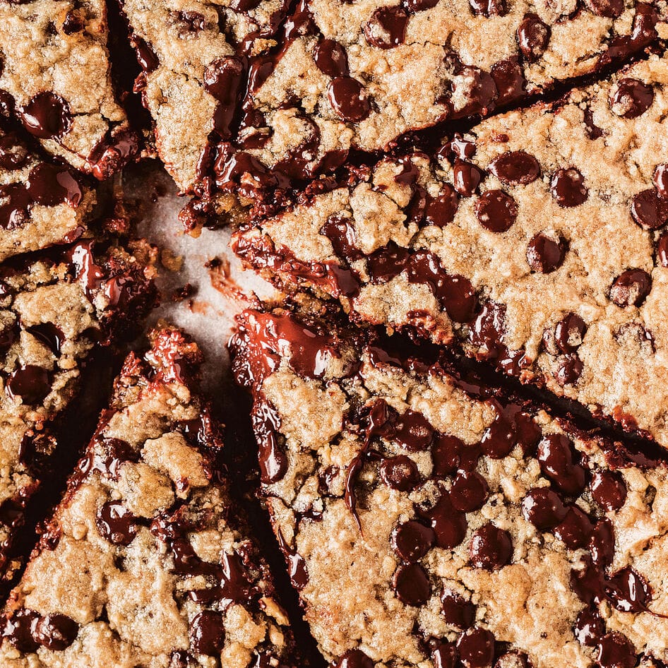 Vegan Chocolate Chip Peanut Butter Cookie Pizza