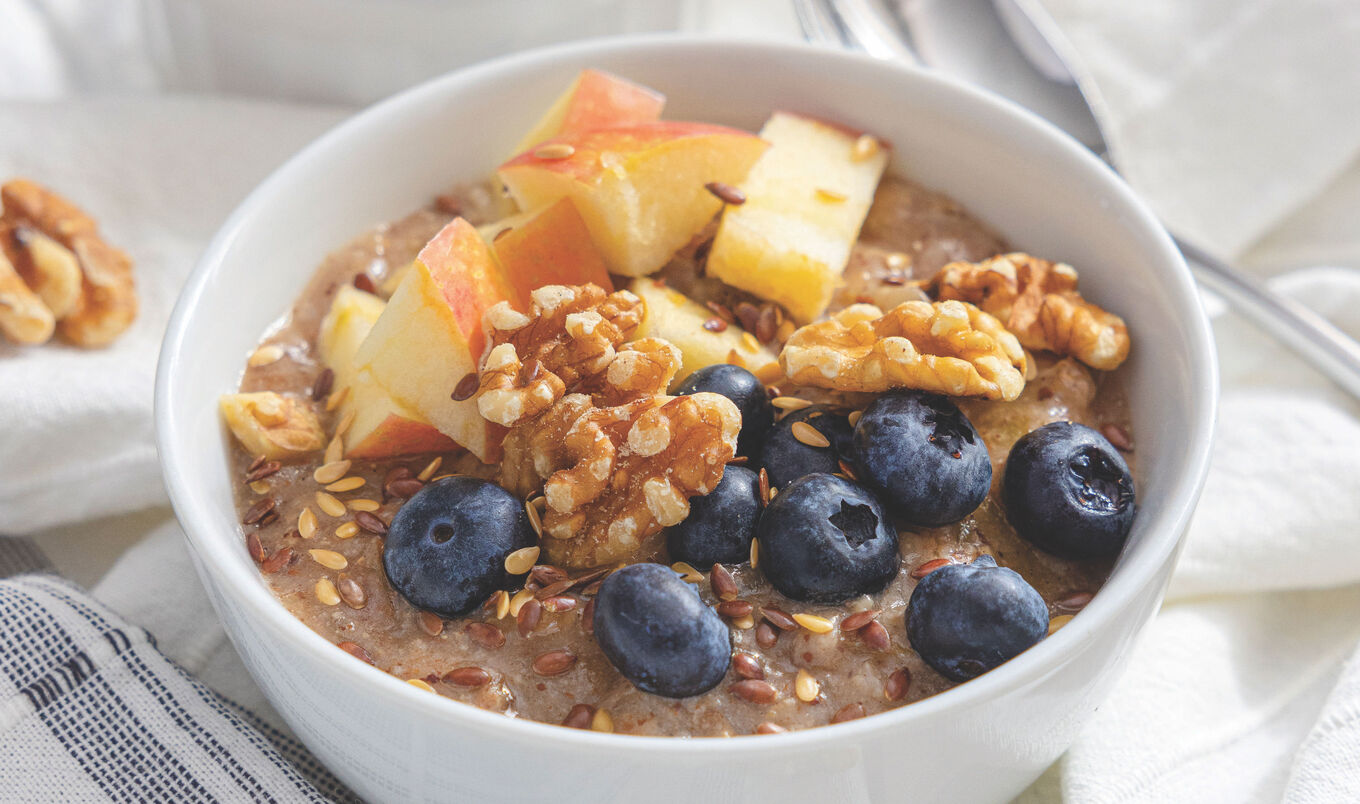 Vegan Slow Cooker Apple Pie Coconut Oatmeal&nbsp;