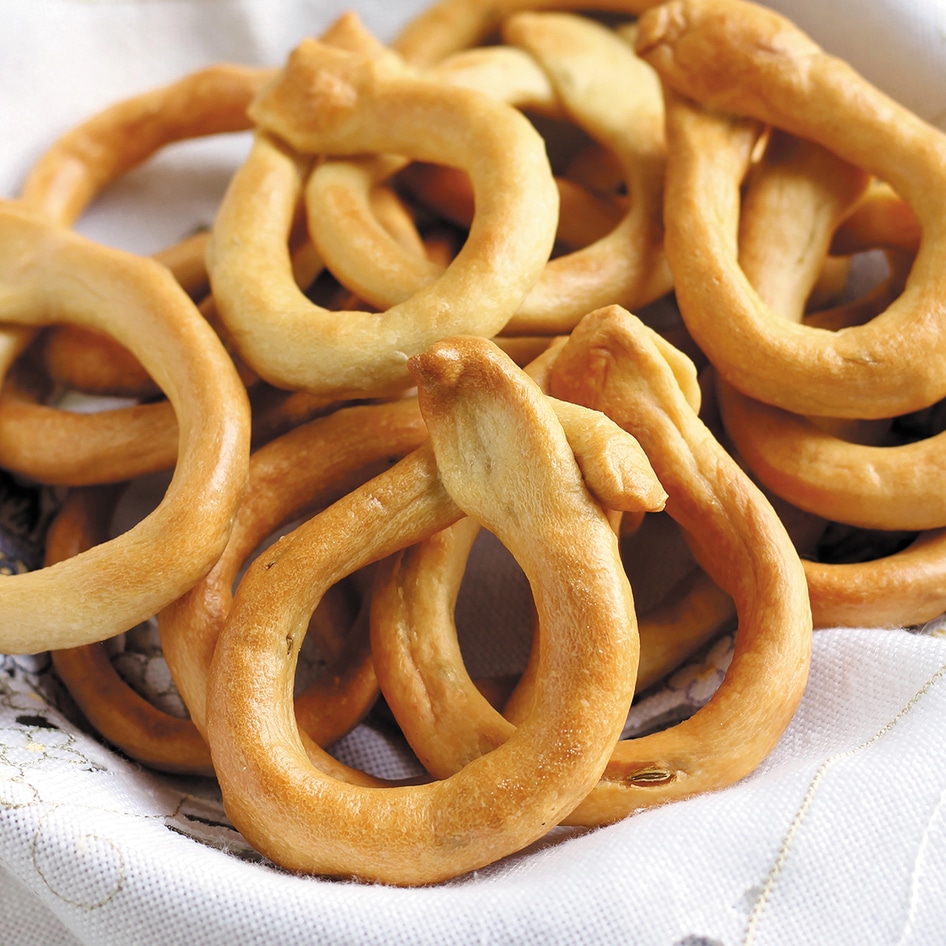 Vegan Italian Taralli (Ring-Shaped Breadsticks) With Fennel Seeds