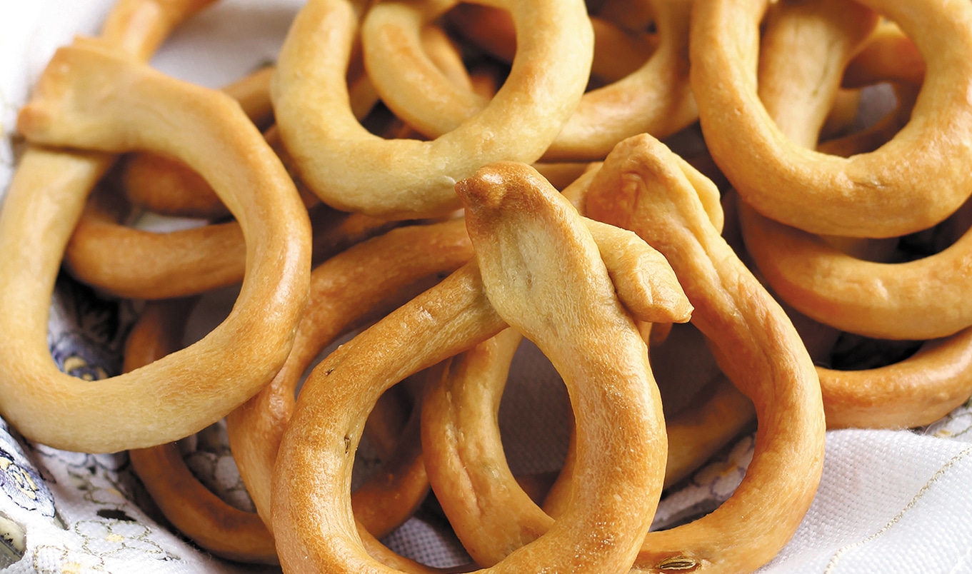 Vegan Italian Taralli (Ring-Shaped Breadsticks) With Fennel Seeds