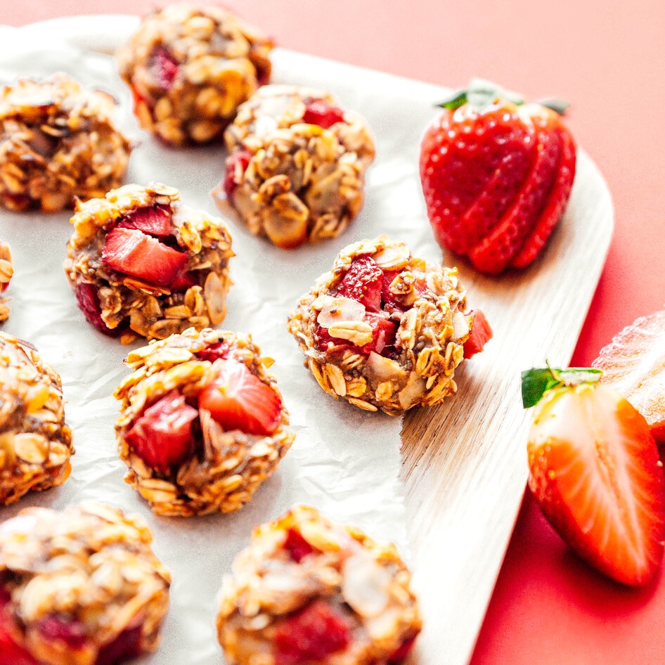 Healthy Vegan Strawberry Chia Oat Bites