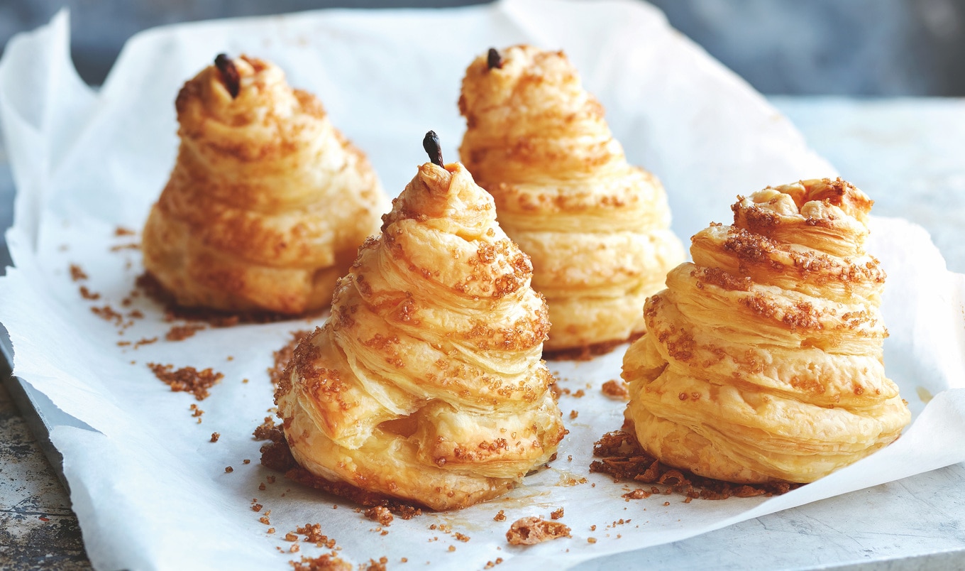 Vegan Puffed Pears With Chocolate Sauce