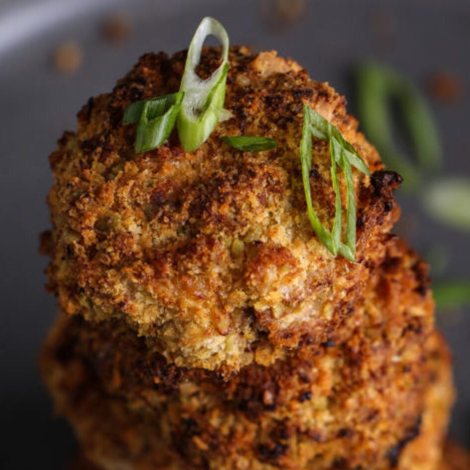 Crispy Air-Fried Mushrooms With Sriracha Panko Crust and Garlic Mayo