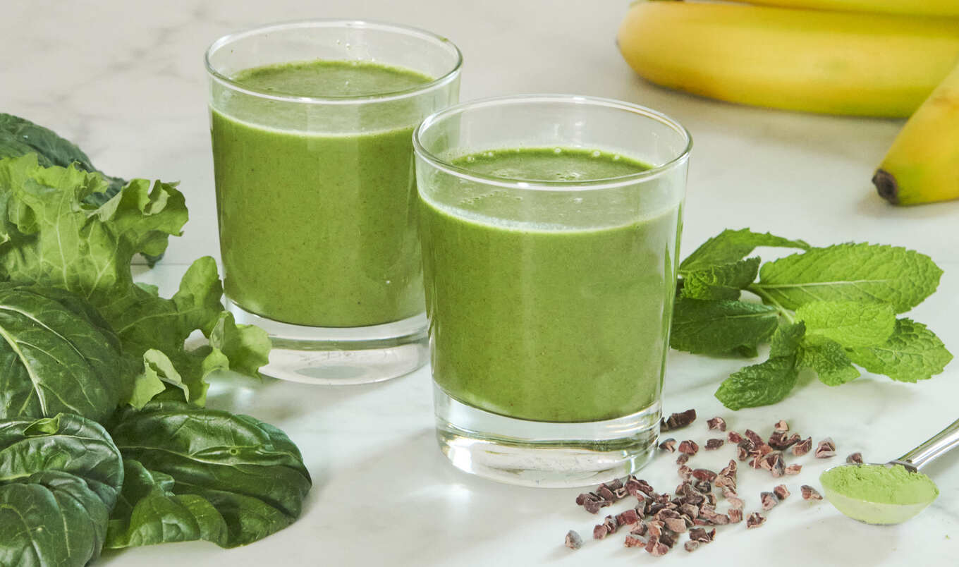 Minty, Creamy Vegan Matcha Chip Smoothie