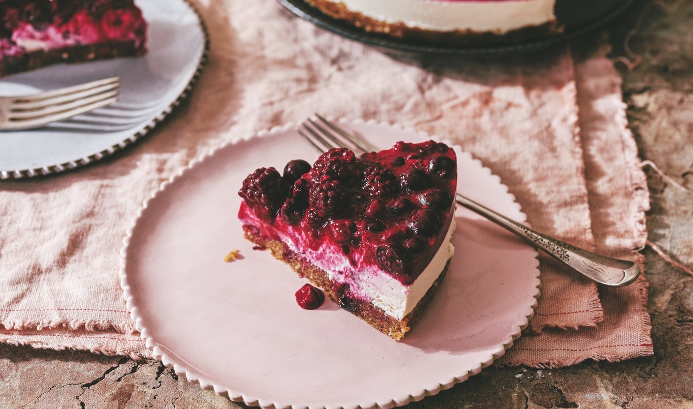 No-Bake Vegan Stewed Berry Coconut Cake