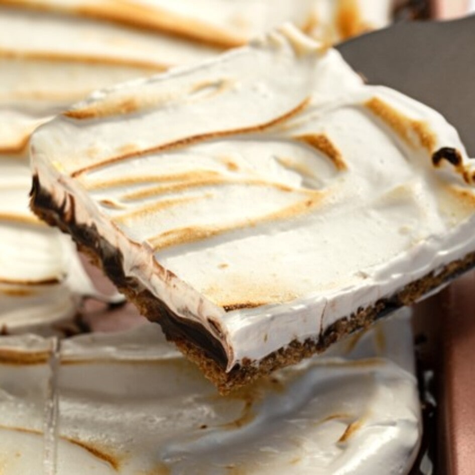 Vegan Indoor S’mores Bars With Toasted Marshmallow Topping