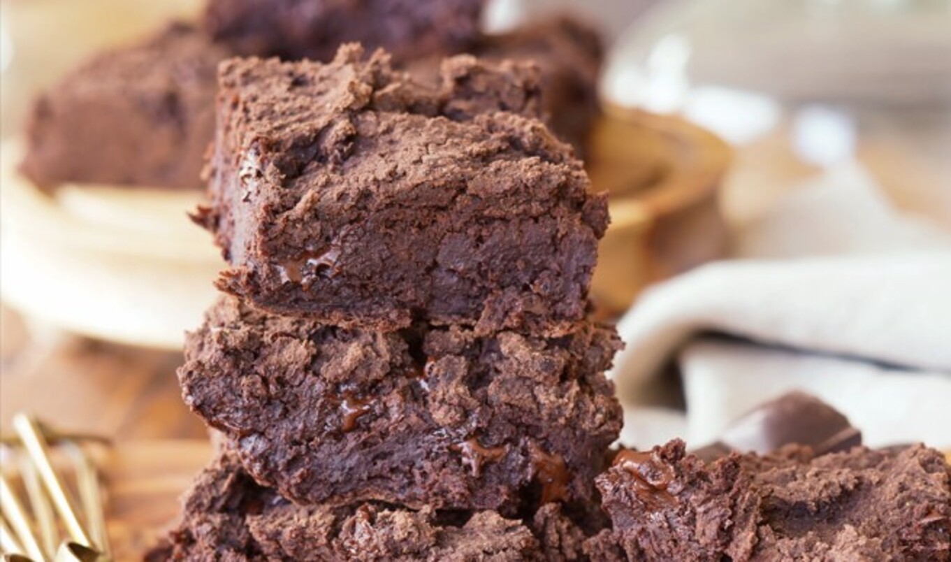 Gooey Vegan Black Bean Brownies (Oil-Free!)