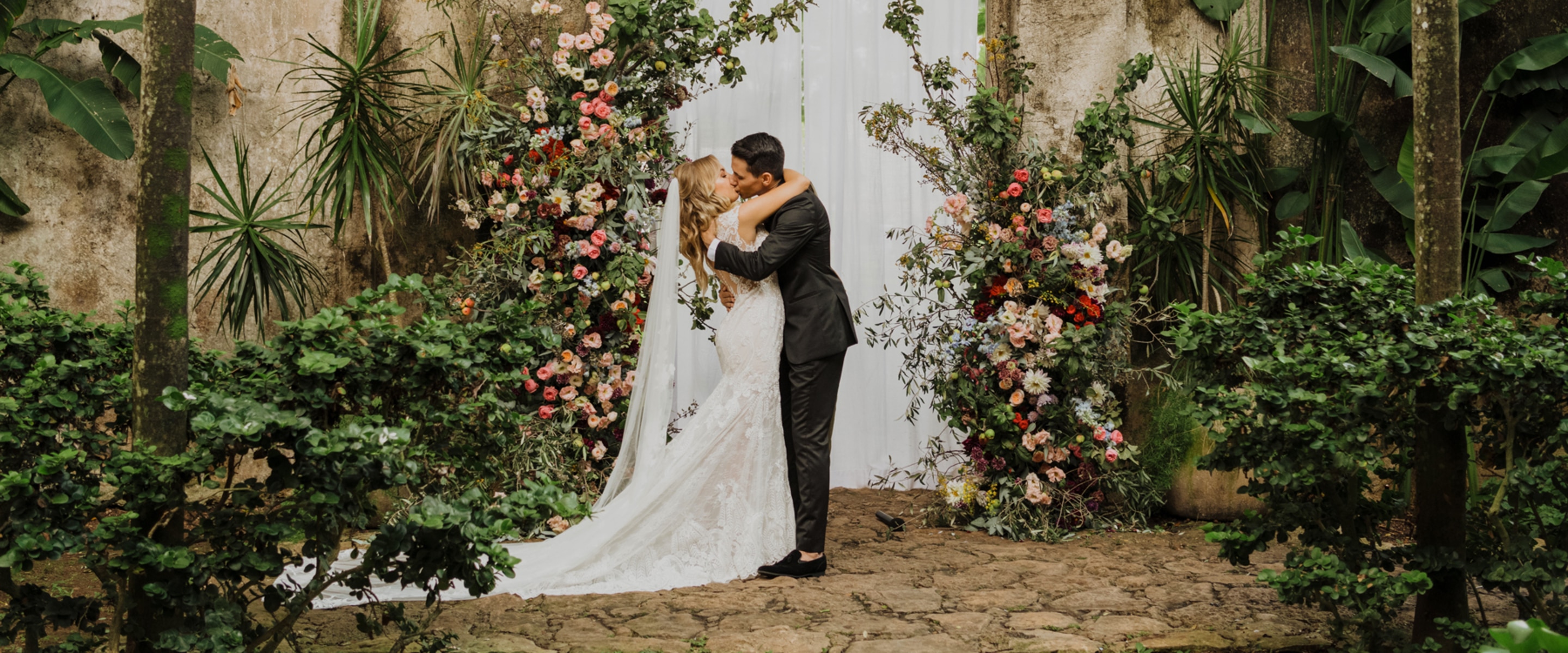 This Influencer's Vegan Yucatán Wedding Was a Celebration of Color, Love, and Mexico's Natural Beauty