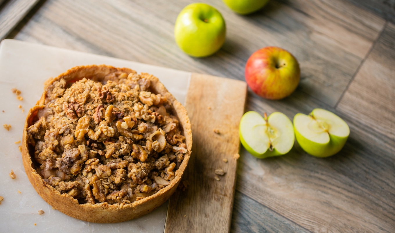 Vegan and Gluten-Free Apple Pie With Walnut Oat Crumble