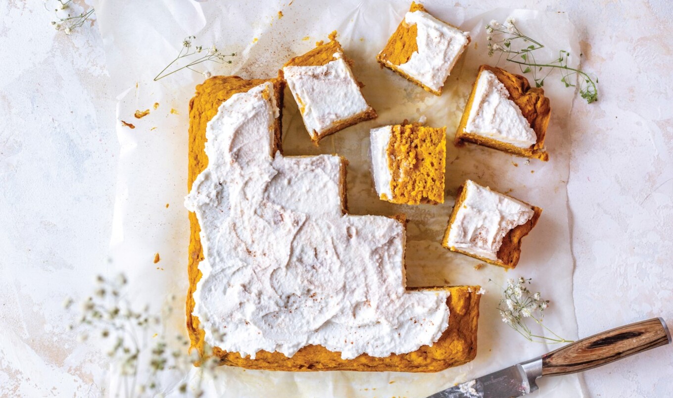 Vegan Chai Pumpkin Cake With Cream Cheese Frosting