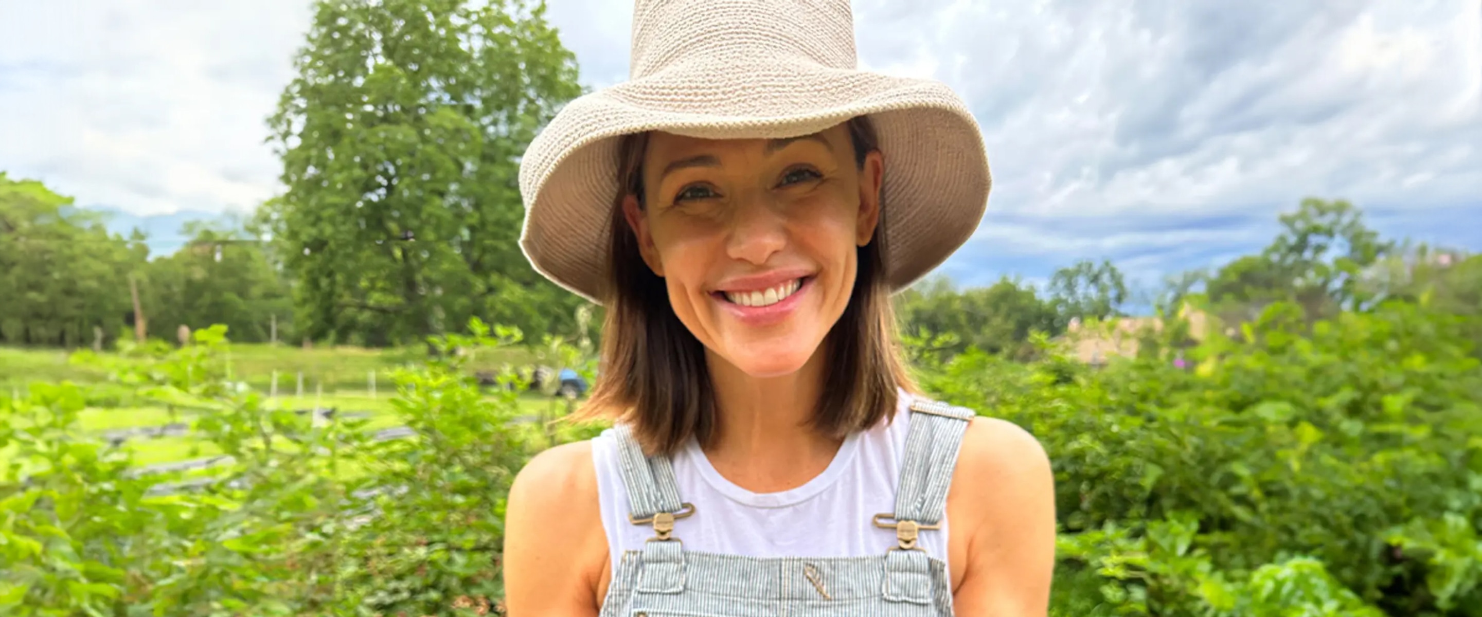 Jennifer Garner’s 8-Ingredient “Elektra Smoothie” Can Help You Be a Superhero, Too