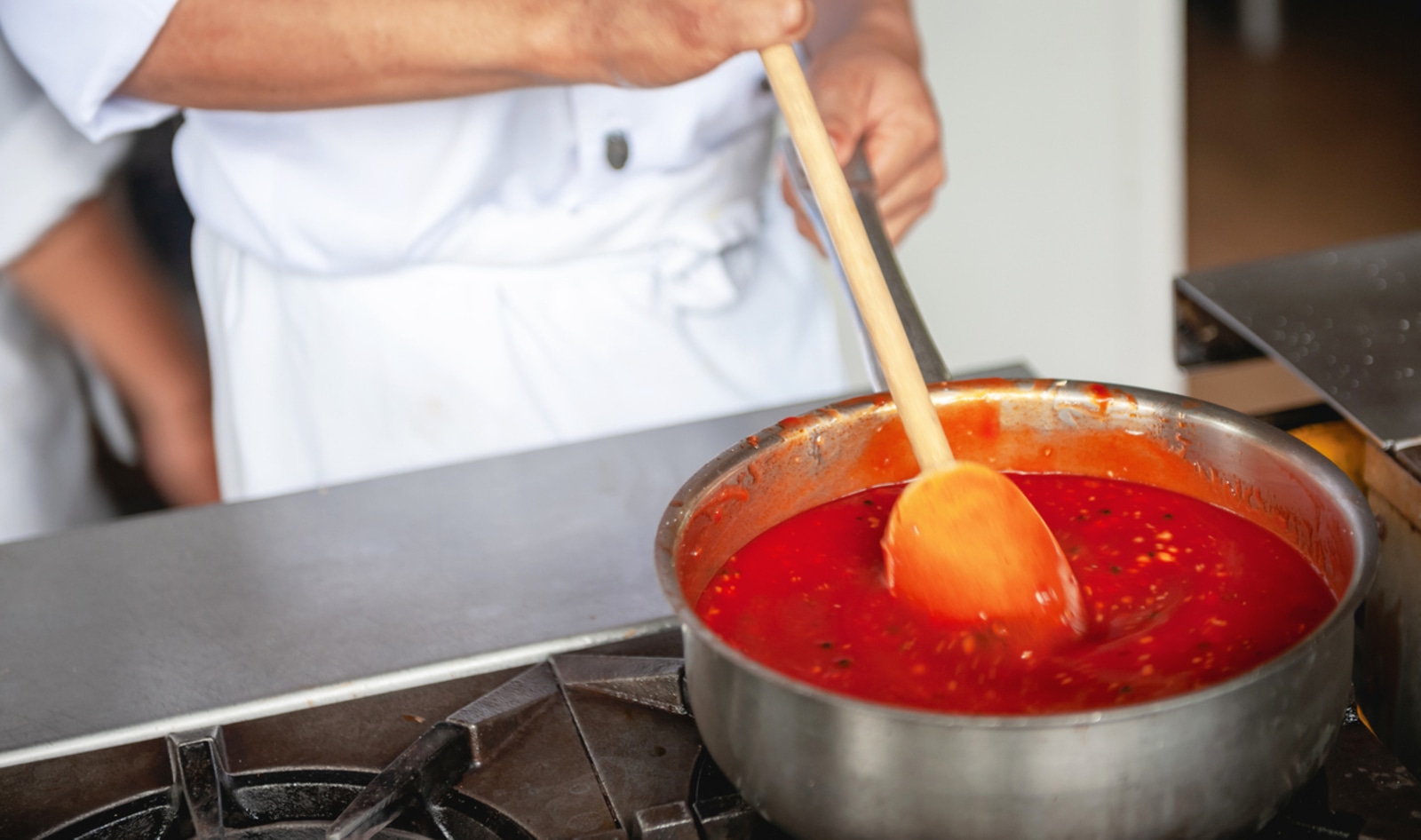 Make Marinara the Old-Fashioned Way With These Expert Sauce Tips