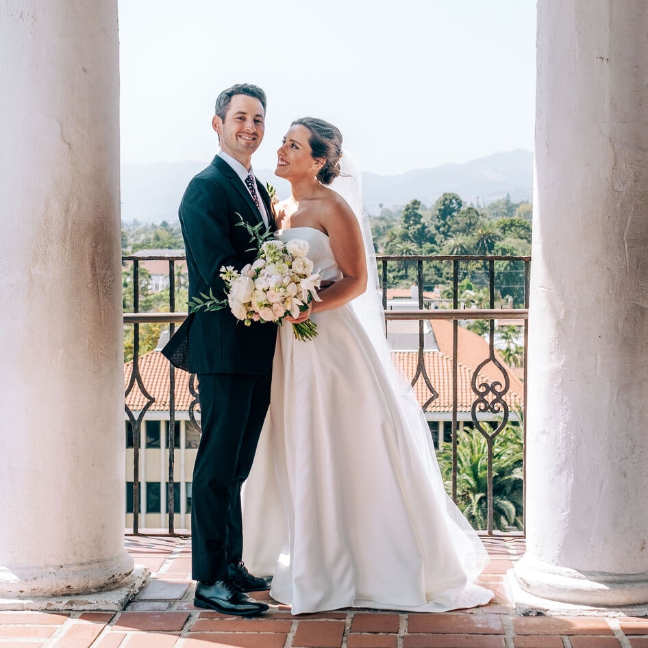 Vegan Love Stories:&nbsp;This Couple's Backyard Wedding Featured an Assortment of Eight Pies