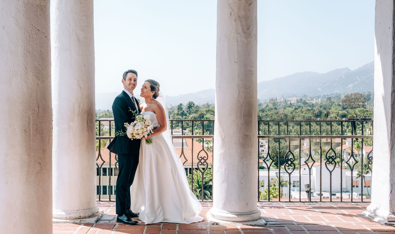 Vegan Love Stories:&nbsp;This Couple's Backyard Wedding Featured an Assortment of Eight Pies