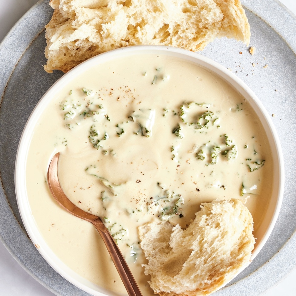 Vegan&nbsp;Four Heads of Garlic Soup