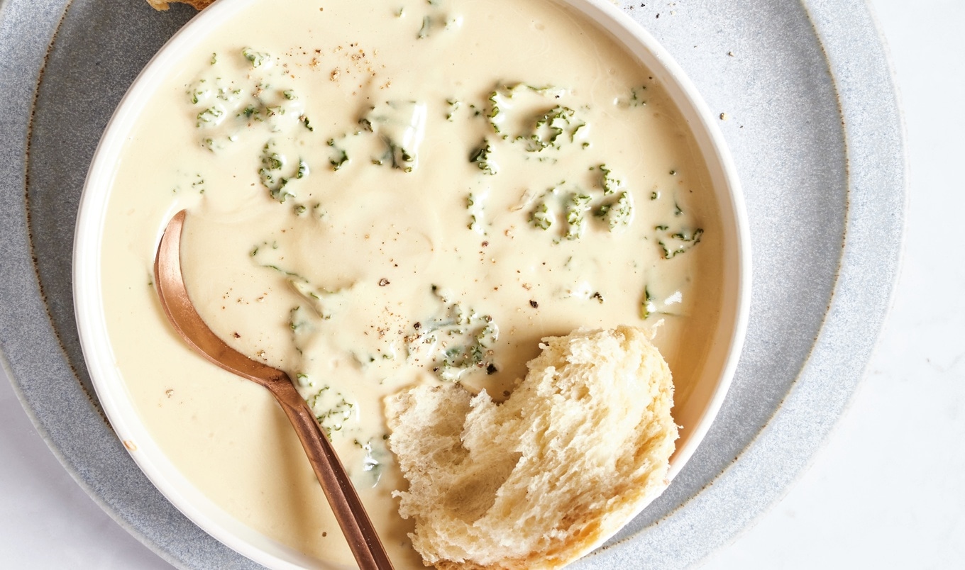 Vegan&nbsp;Four Heads of Garlic Soup