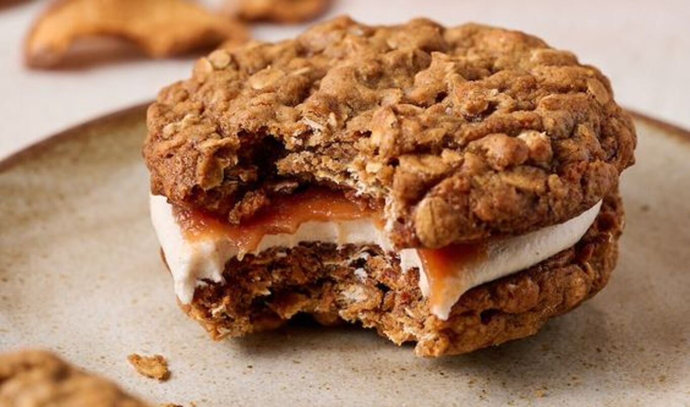 Apple Pie Cookies With Maple Cream Filling