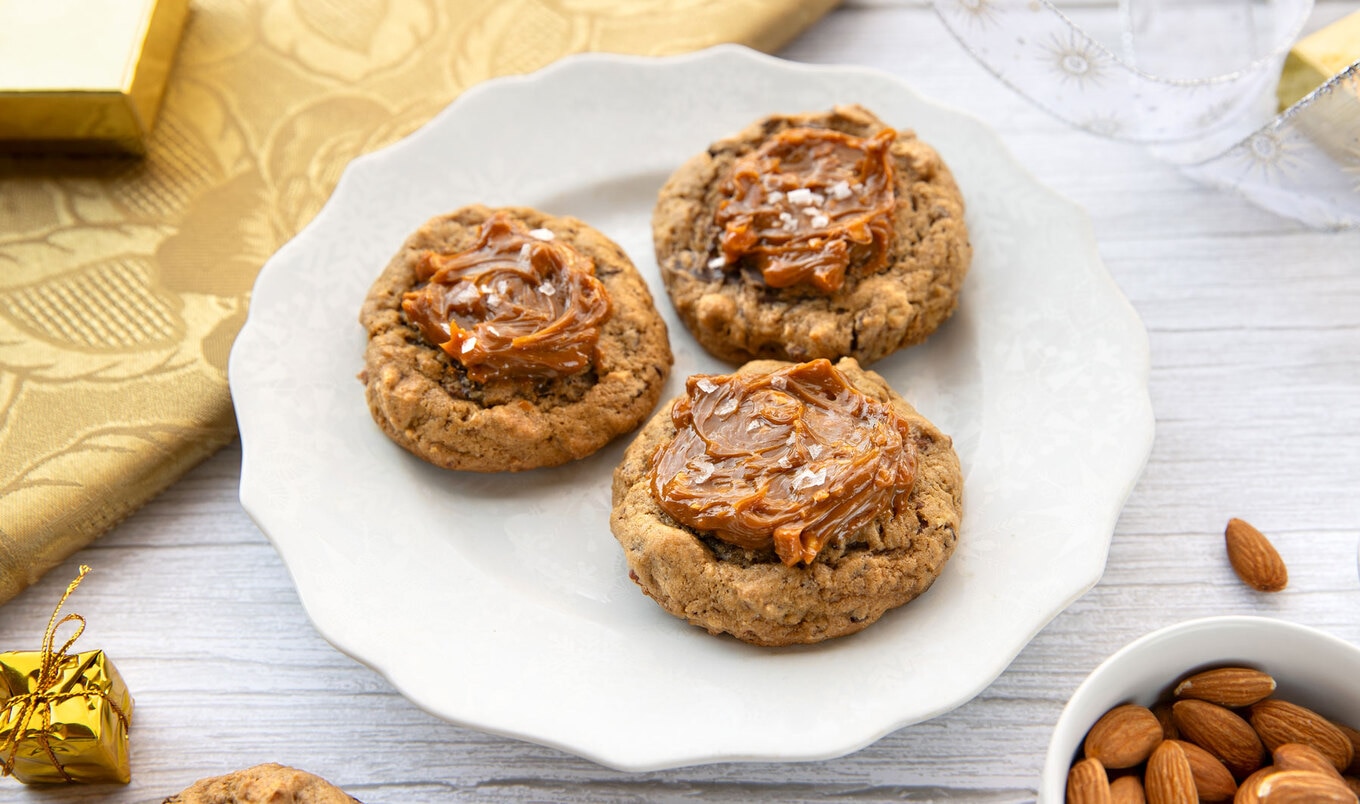 Vegan Chocolate Caramel Praline Cookies