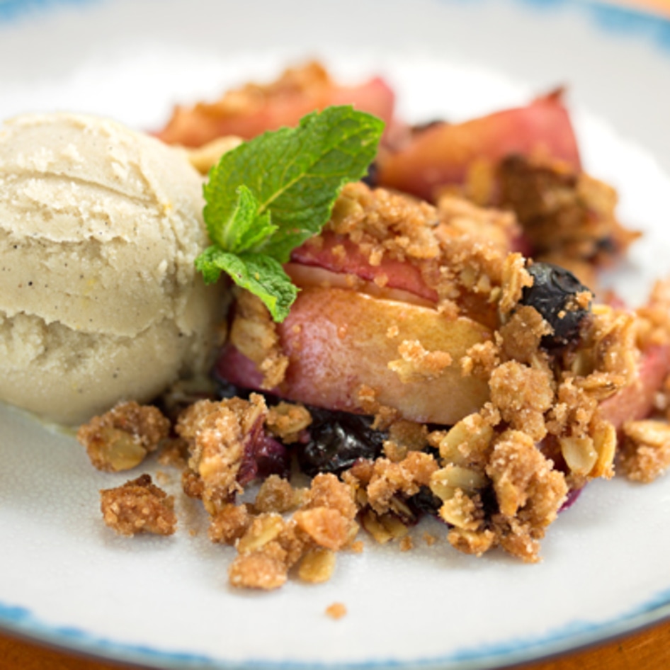 Easy Vegan Blueberry Nectarine Fruit Crisp