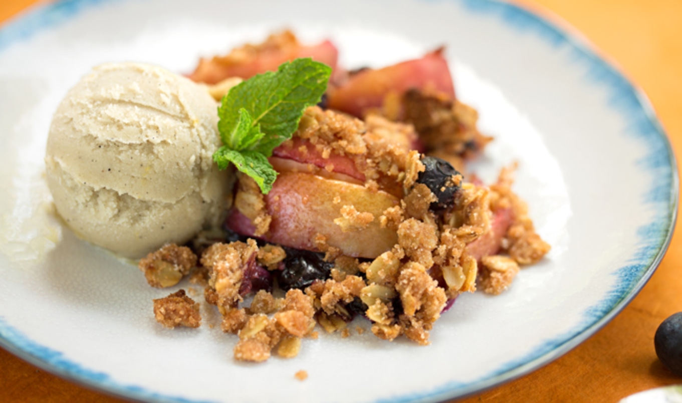 Easy Vegan Blueberry Nectarine Fruit Crisp