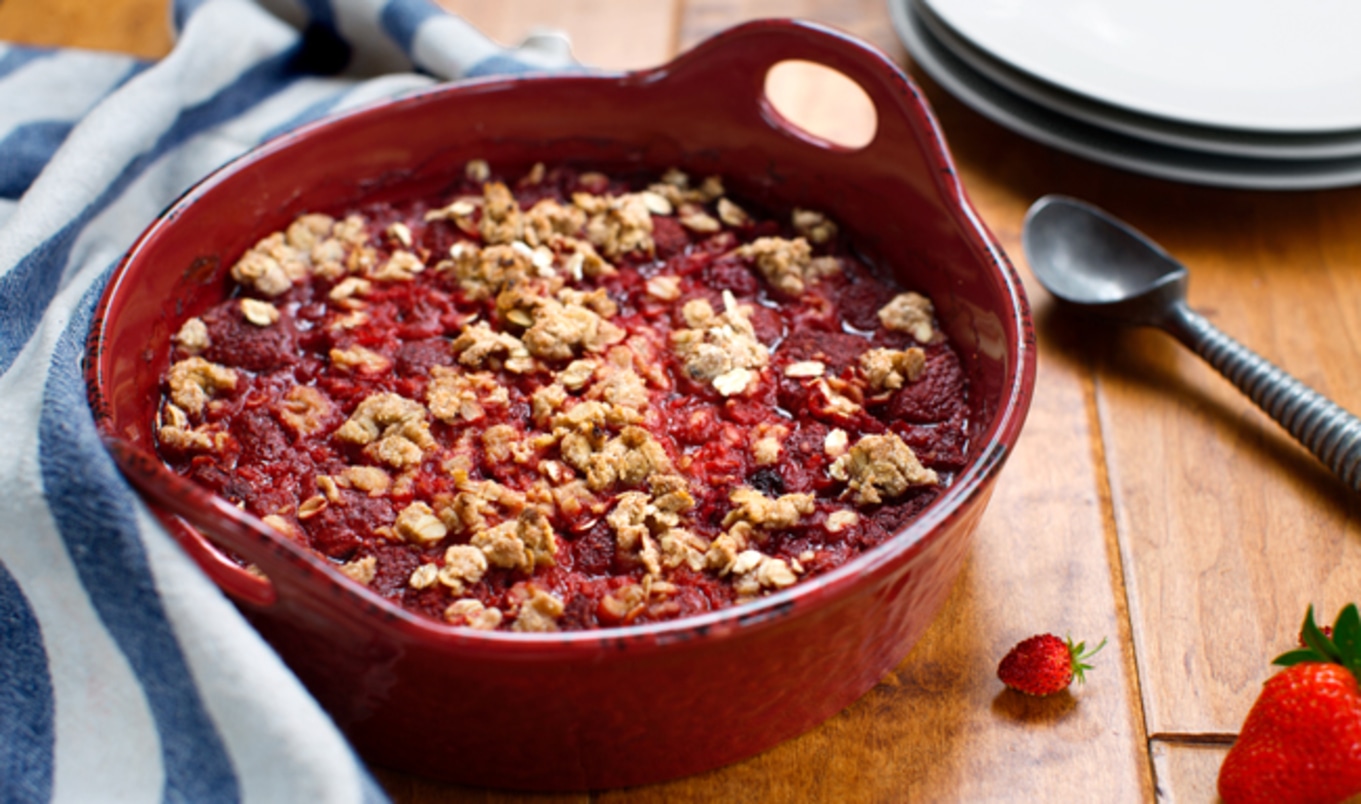 Mixed Berry Fruit Crisp With Cinnamon Oat Topping